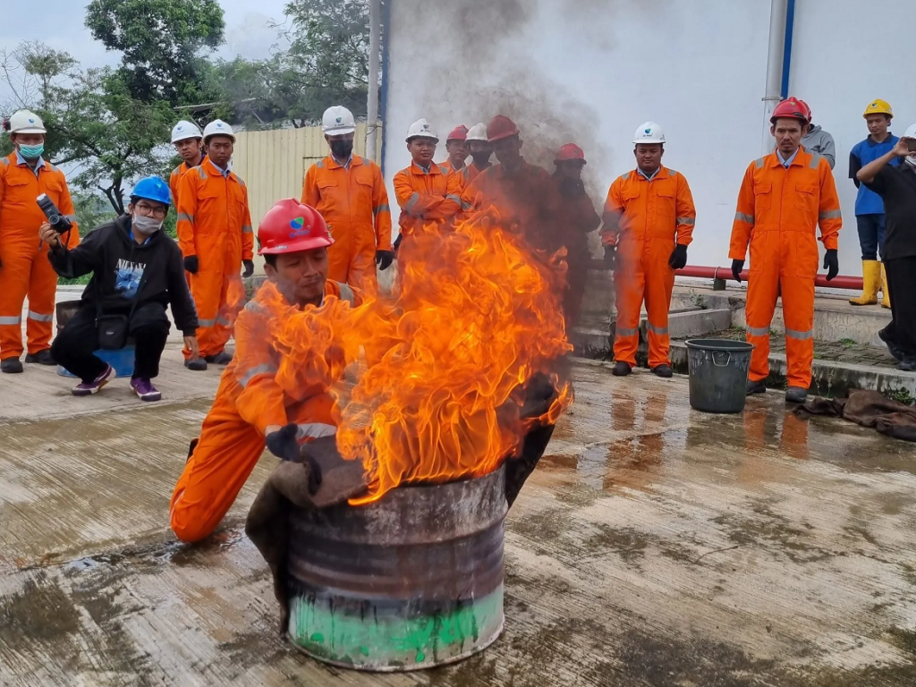 Ilustrasi 2 untuk artikel “Pentingnya Menciptakan Budaya Safety di Lingkungan Kerja Industri”