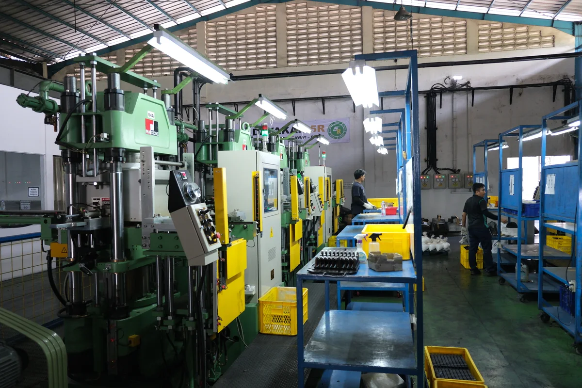 Rubber molding presses in the Chemindo factory